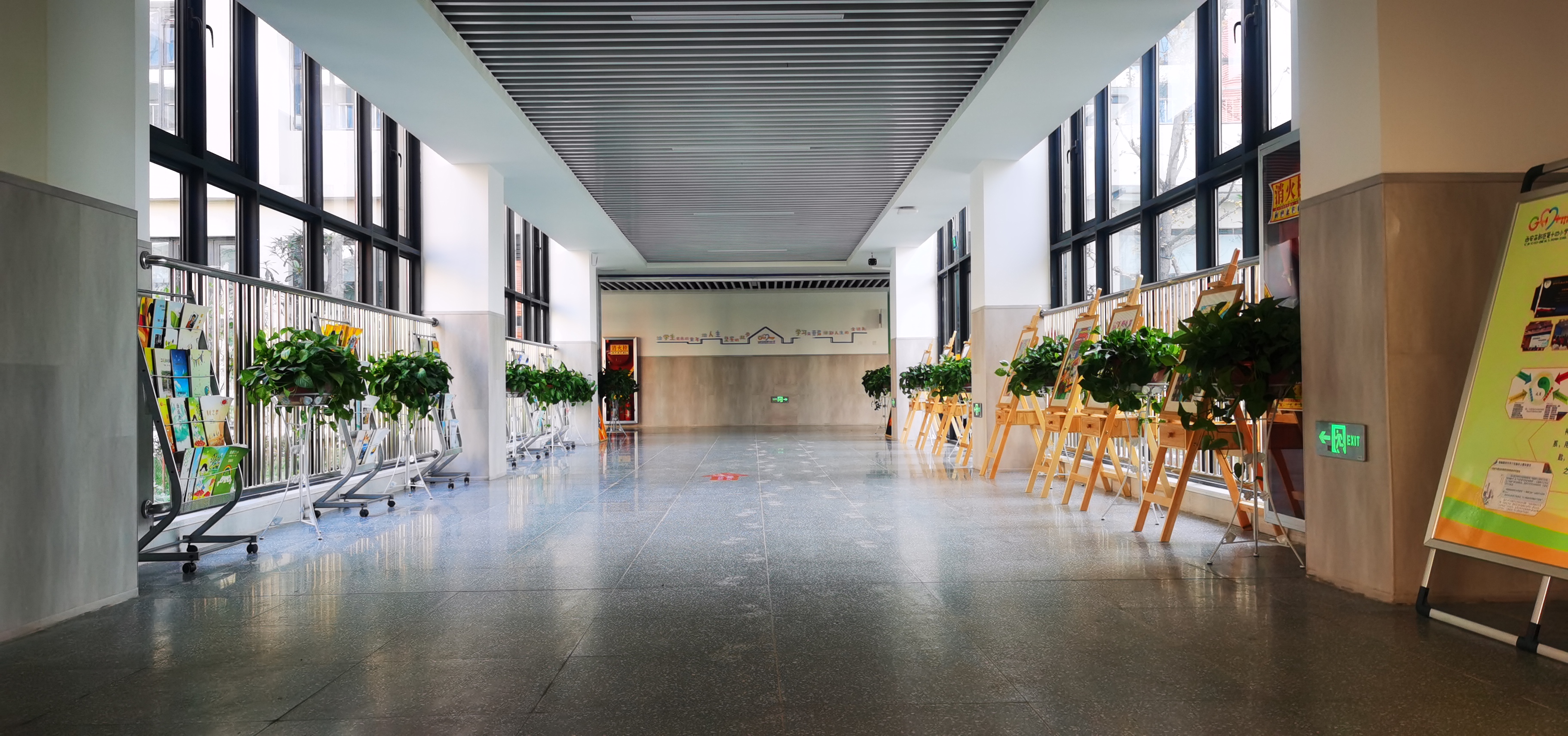 ����������